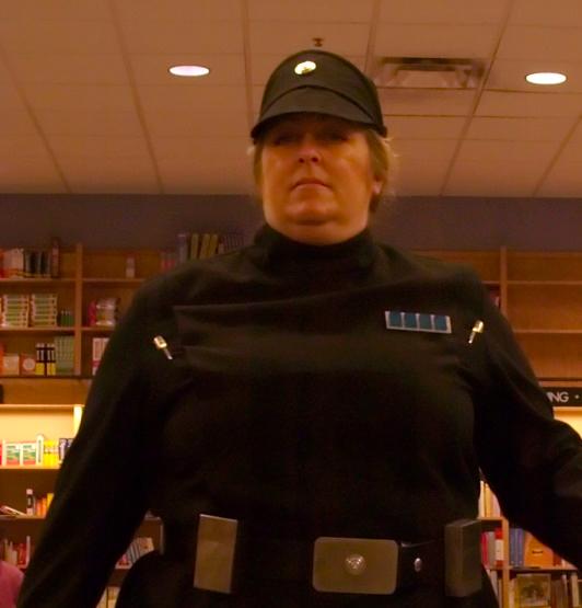 DSC_0700.jpg - The stormtrooper officer directs the troops