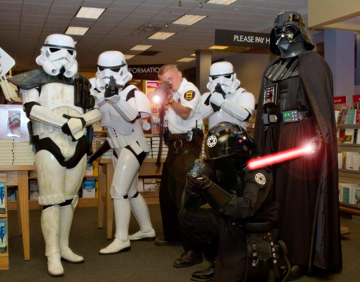 DSC_0718.jpg - We were also graced with a visit from a member of the local law enforcement. The smaller systems usually do not enjoy the larger firepower offered by the Empire