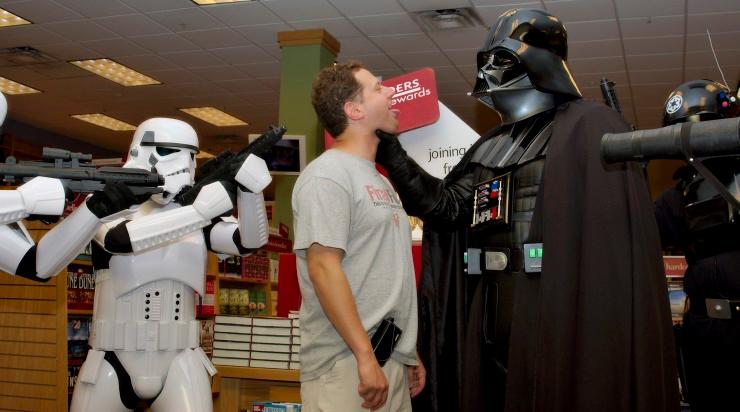 DSC_0725.jpg - Lord Vader identifies a Rebel Traitor, and begins the interrogation procedure