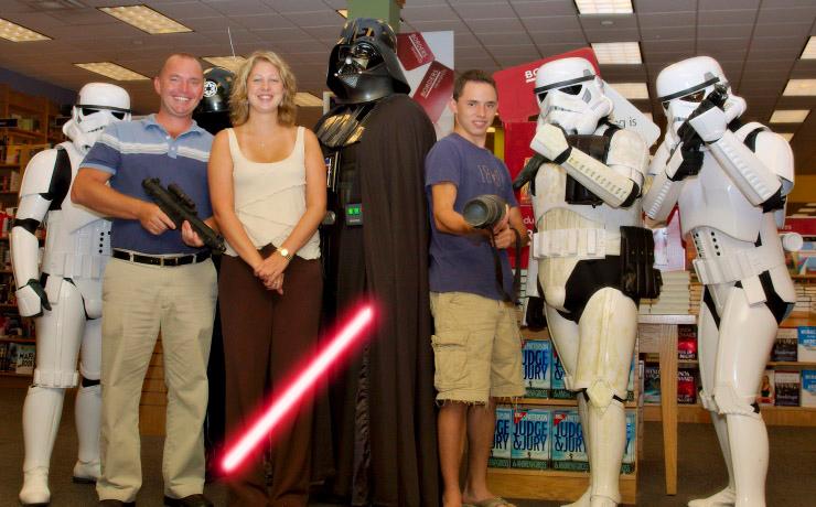 DSC_0736.jpg - The family that embraces the Empire, prospers by the Empire!