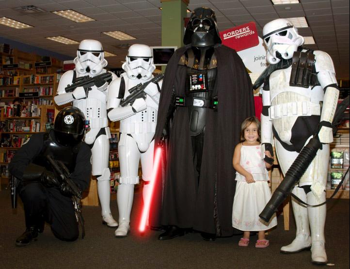 DSC_0746.jpg - This young lady raced down the mall to have a picture with Vader. From the huge smile on her face, you can see it was worth it!