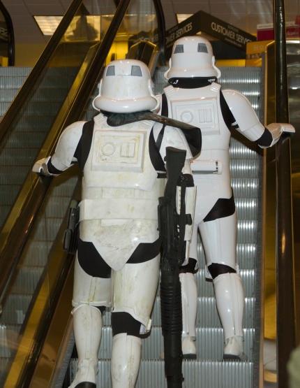 DSC_0750.jpg - Their job finished, the troopers proceed up to the departure zone