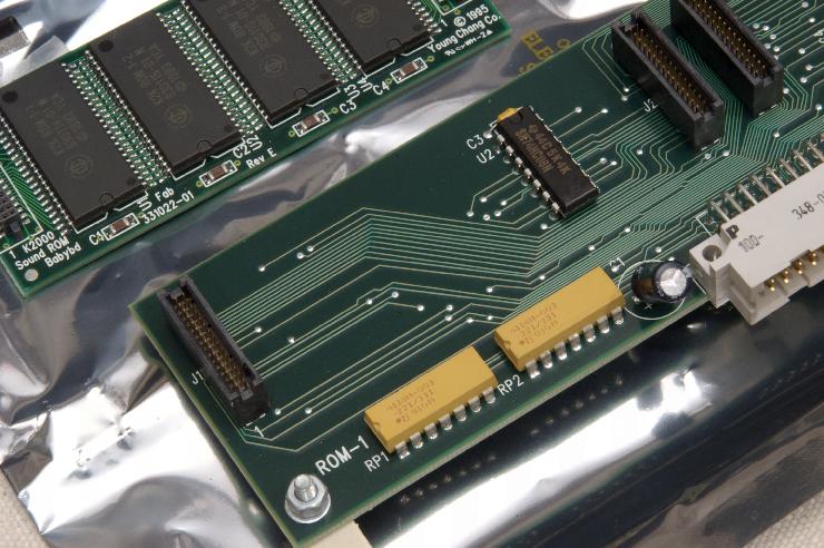 DSC_8145.jpg - Notice the connectors on the Daughterboard are labeled J1 on the left, and J2 on the right