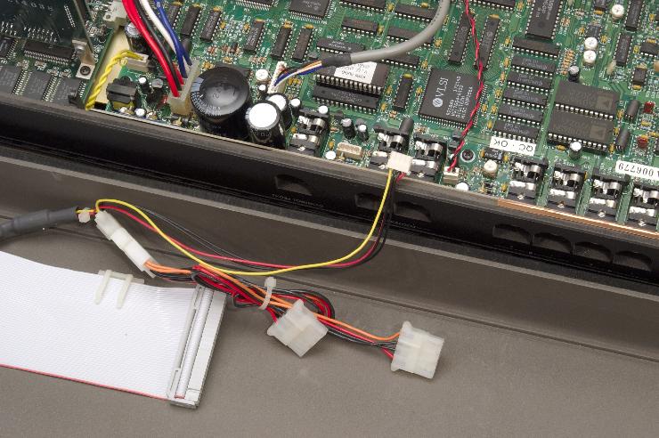 DSC_8153.jpg - Here are the SCSI and power connectors for the hard drive