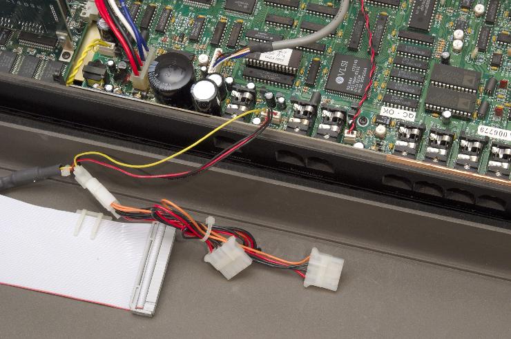 DSC_8154.jpg - Don't forget to reconnect the power cable for the hard drive and cooling fan